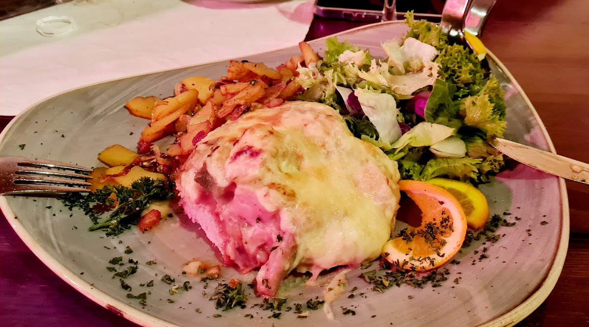 Claudia Graf Gaststatte & Pension Zur Grafschaft-7